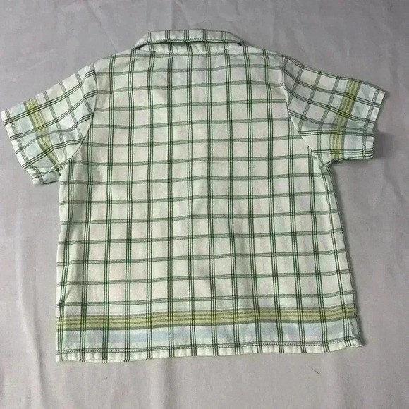 GAP - short sleeve plaid button down shirt. Size  3-6 months - Picture 3 of 4